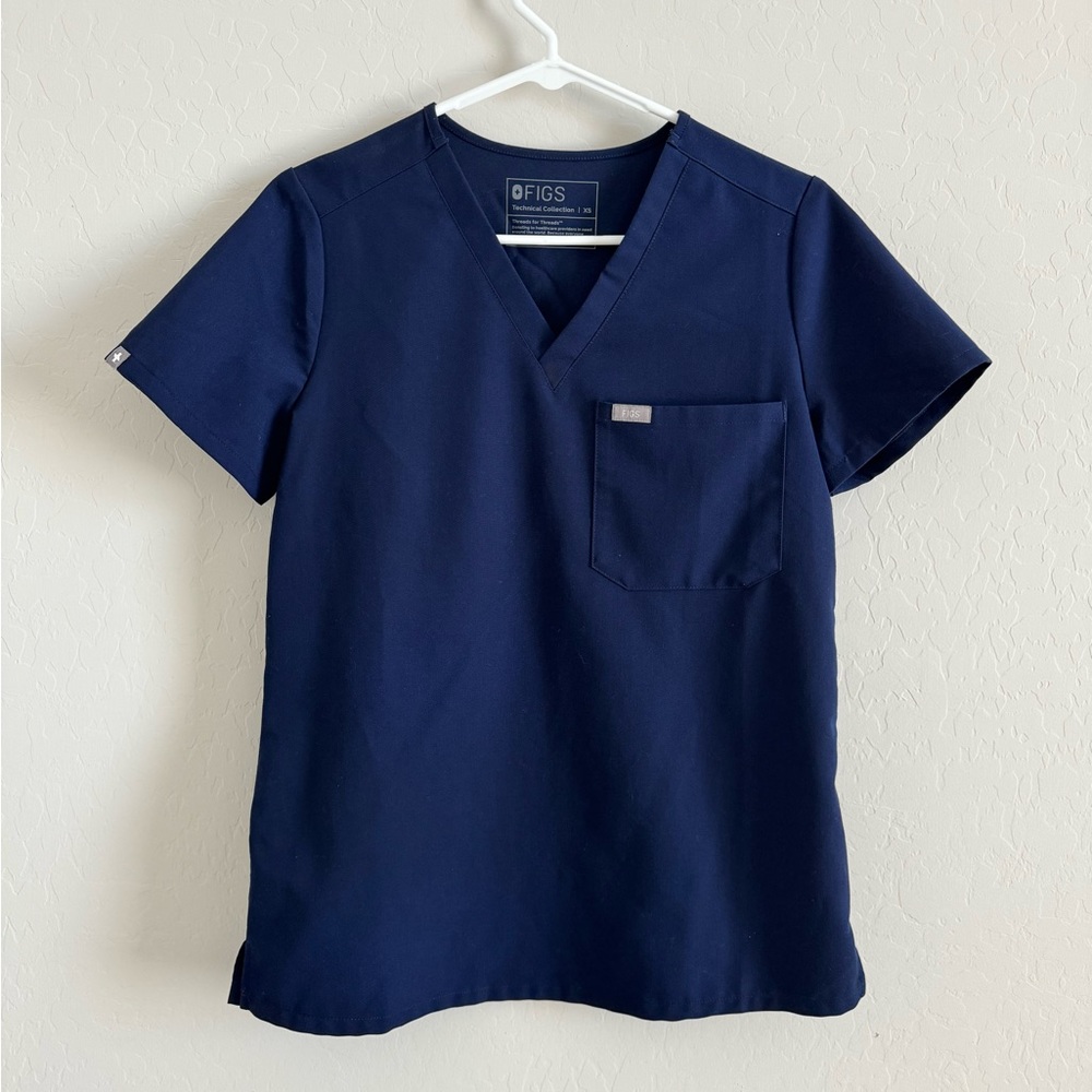 Figs Catarina One-Pocket Scrub Top - Navy